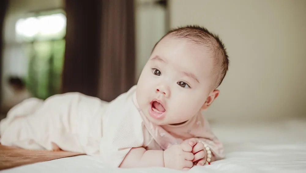 mengatasi-bayi-gumoh-1000x567-1.webp