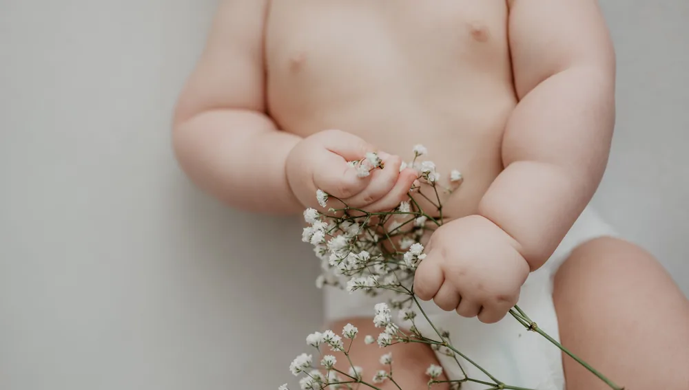 perawatan-tali-pusar-bayi-1000x567-1.webp